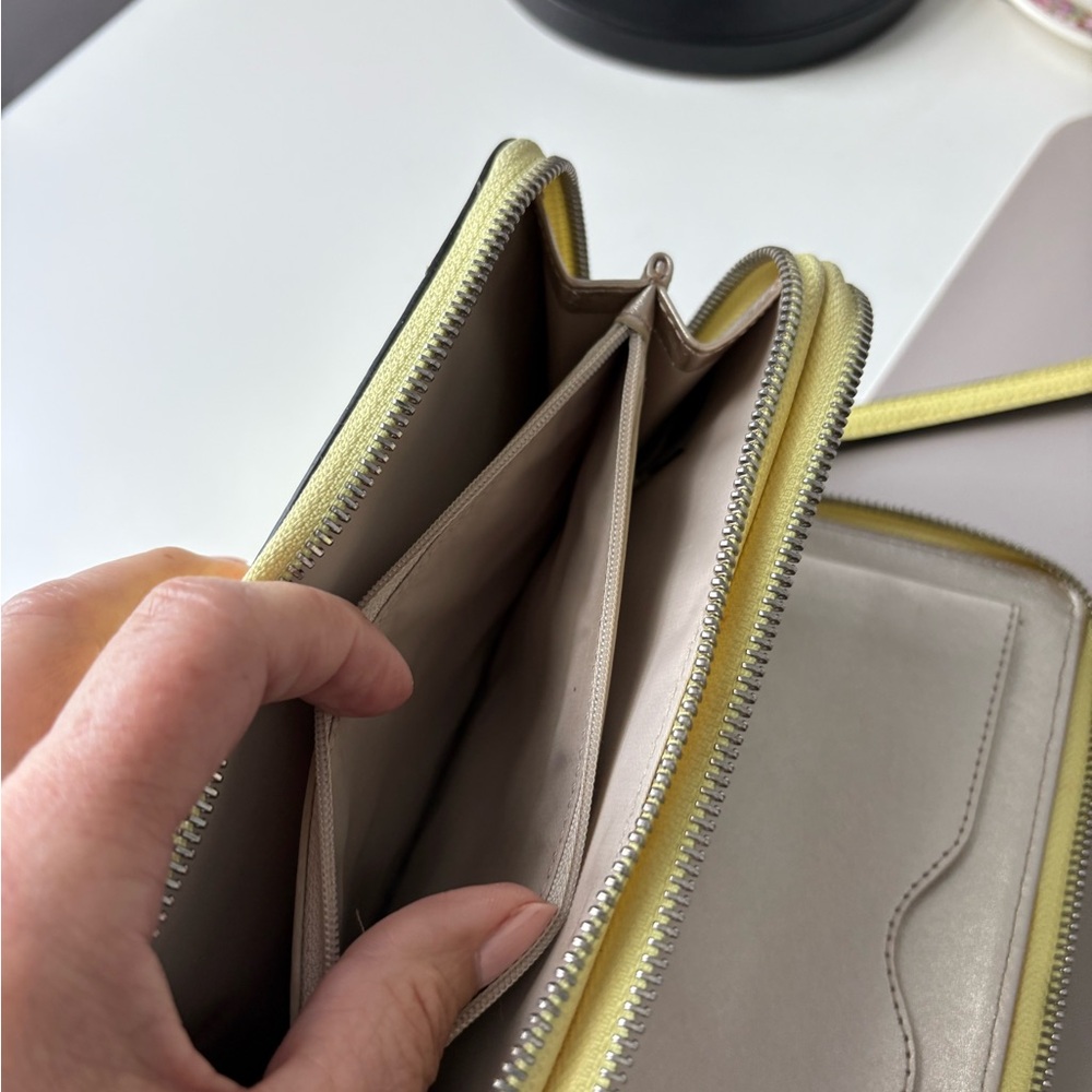 GUESS Lemon Textured Wallet - Picture 6 of 6